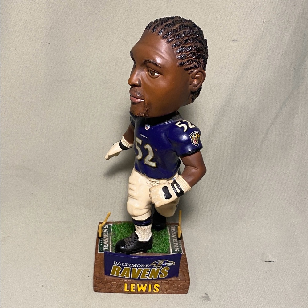 Baltimore Ravens Ray Lewis 52 legends of the field Bobblehead Limited Edition